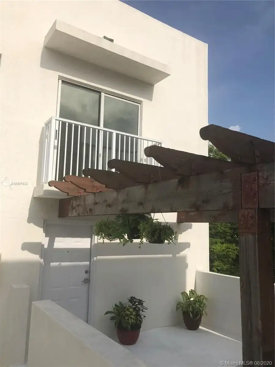 630 85th St # 201, Miami Beach FL 33141