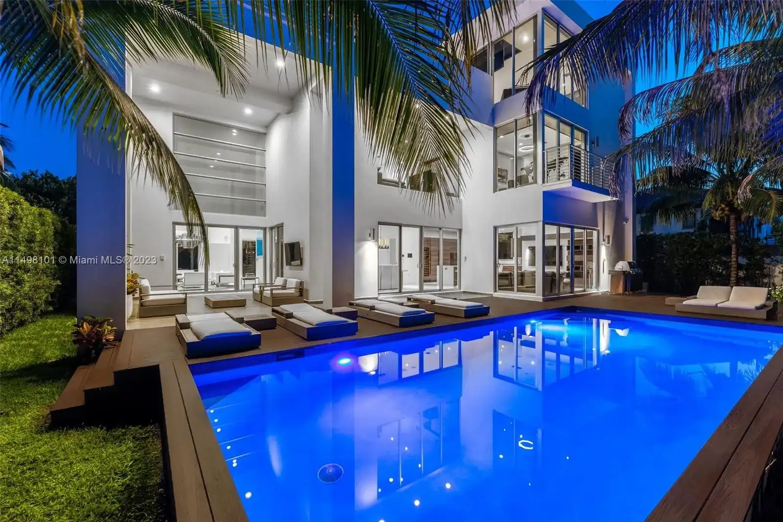 261 189th St, Sunny Isles Beach FL 33160