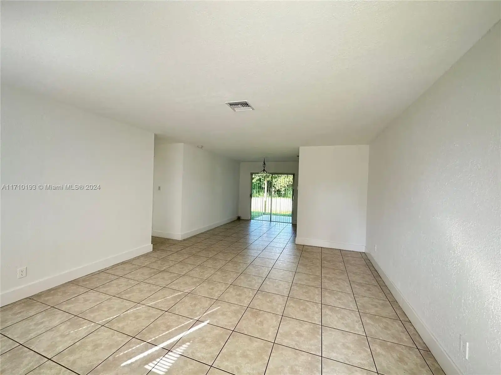 2641 NW 47th Ave, Lauderhill FL 33313