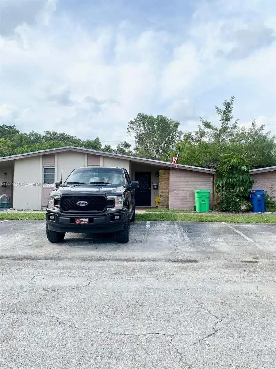 6841 NW 30th St # 6, Sunrise FL 33313