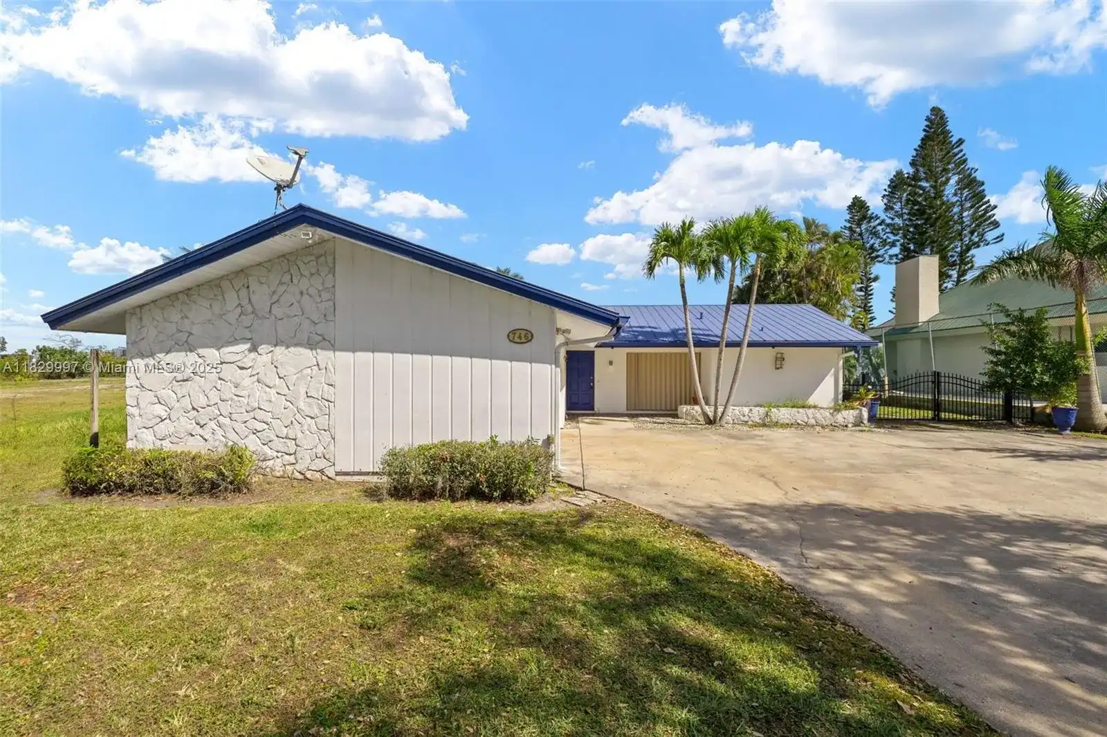 746 Overiver Drive, Fort Myers FL 33903