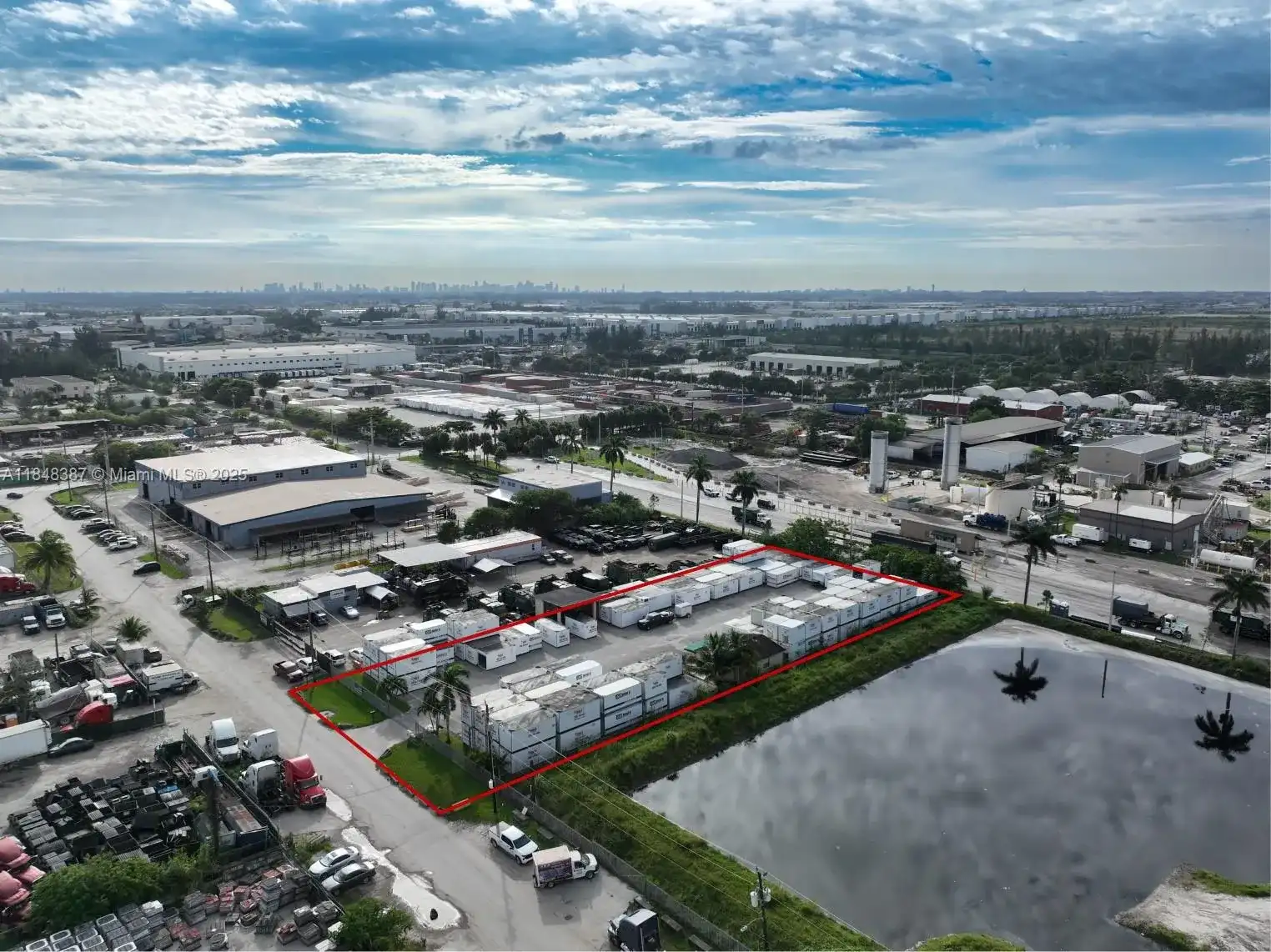 9140 NW 96th St, Medley FL 33178