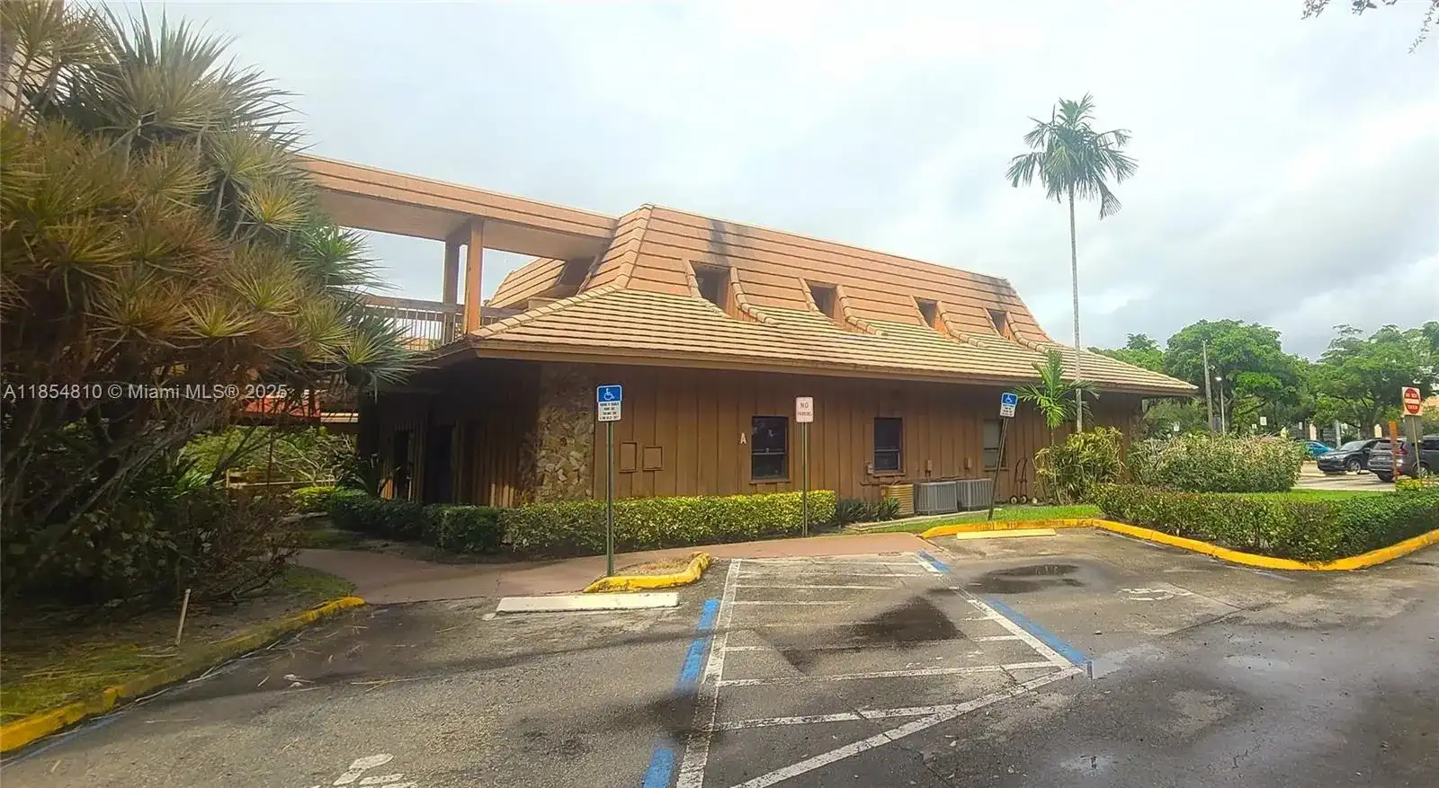 7800 W Oakland Park Blvd # 101, Sunrise FL 33351