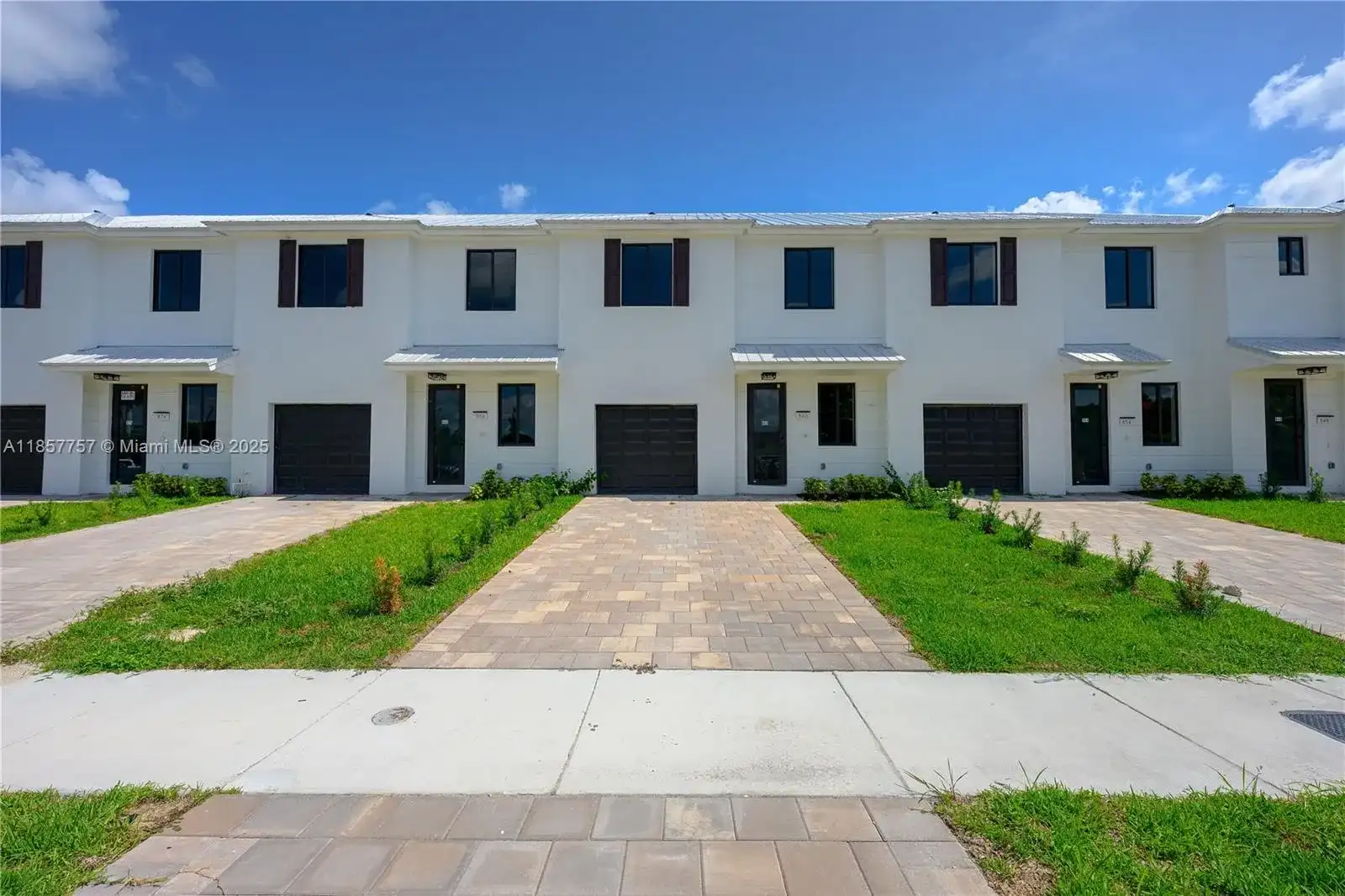 880 SW 1st St, Florida City FL 33034