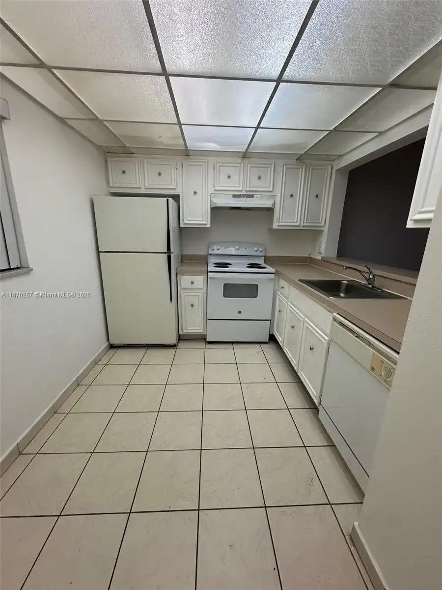 17911 NW 68th Ave # N206, Hialeah FL 33015