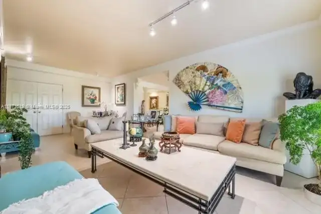 1400 Salzedo St # 305, Coral Gables FL 33134