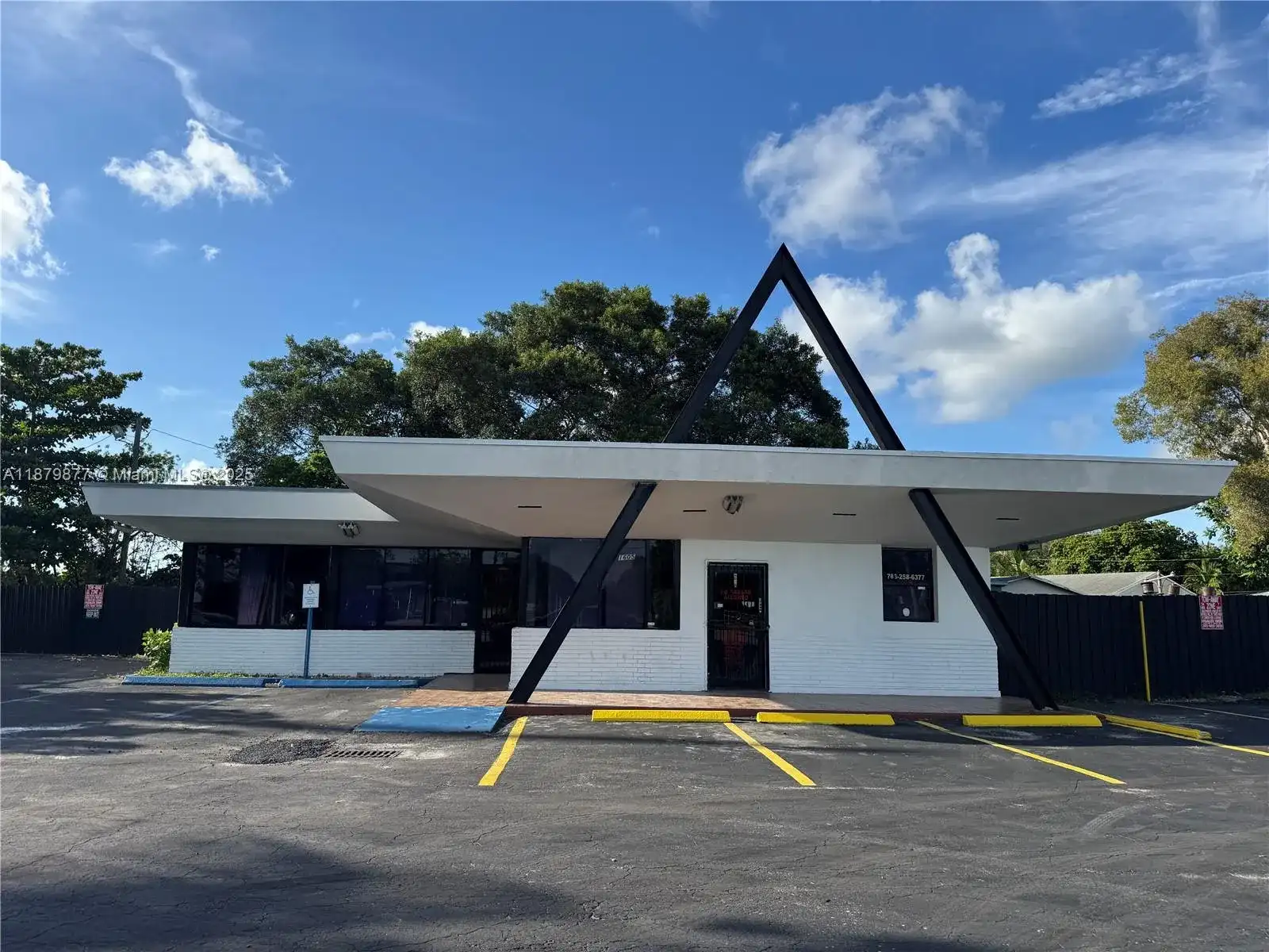 1605 NW 95th St, Miami FL 33147