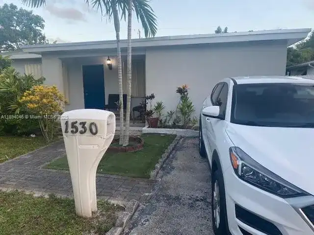 1530 NE 180th St, North Miami Beach FL 33162