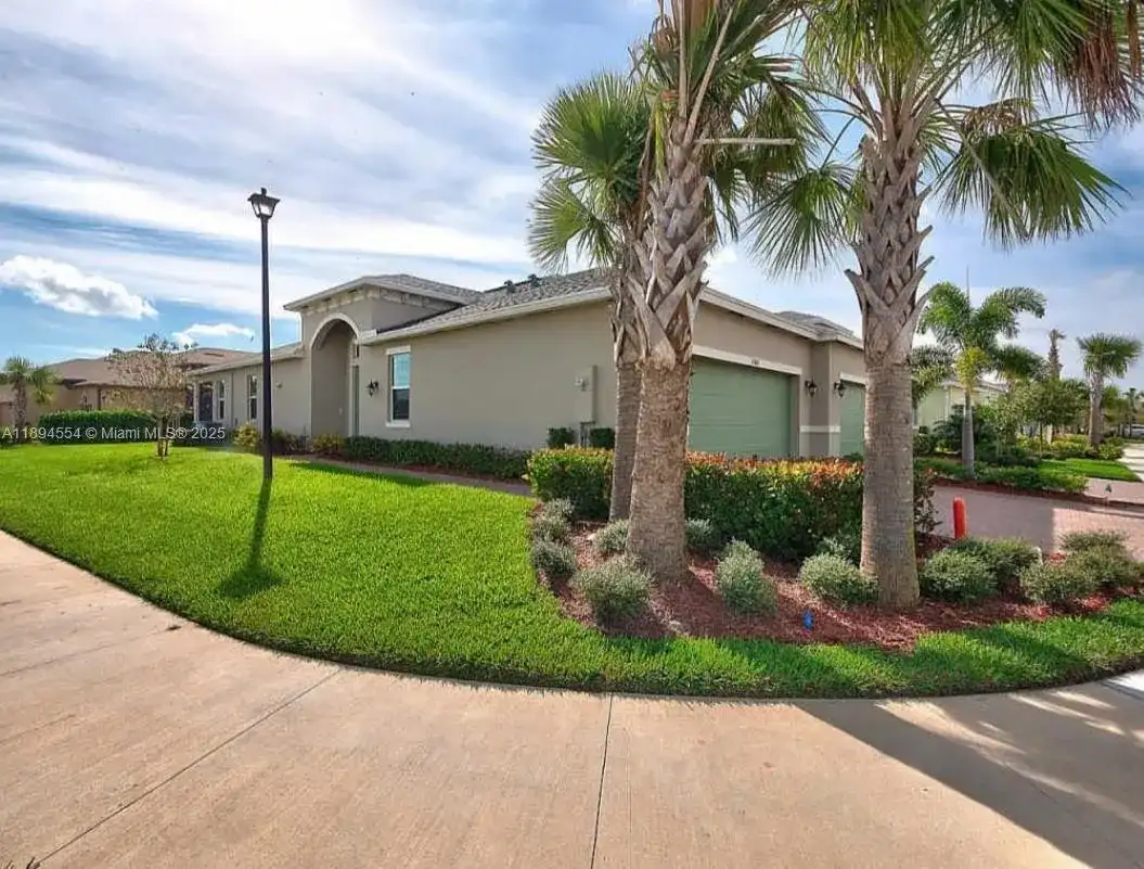 11484 SW Lake Park Dr, Port St. Lucie FL 34987