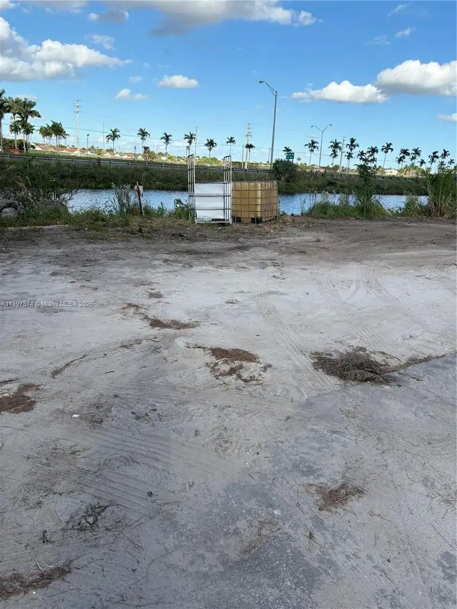 NW South River Dr, Medley FL 33178