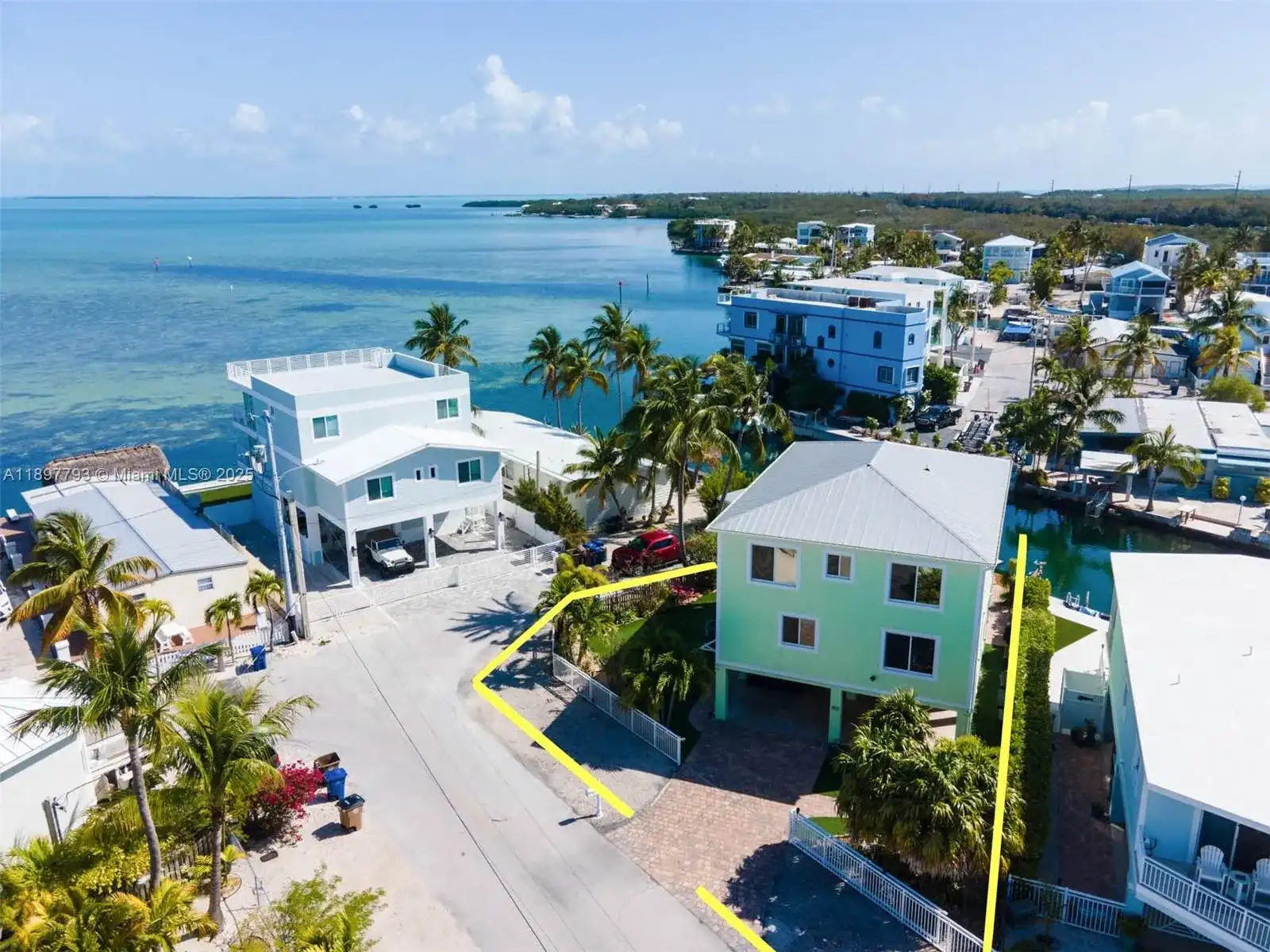 140 FAIRWICH CT, Tavernier FL 33070