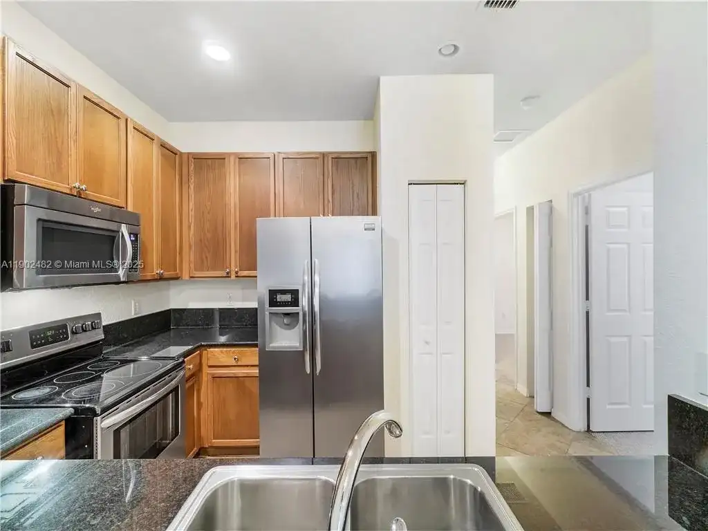 5866 Hampton Hills Blvd, Tamarac FL 33321