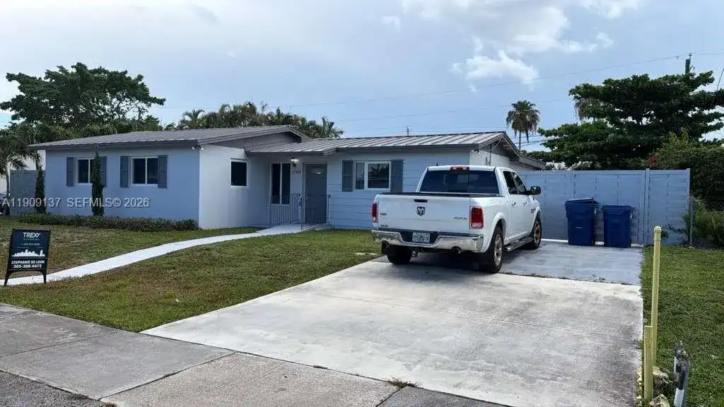 17902 NW 81st Ct, Hialeah FL 33015