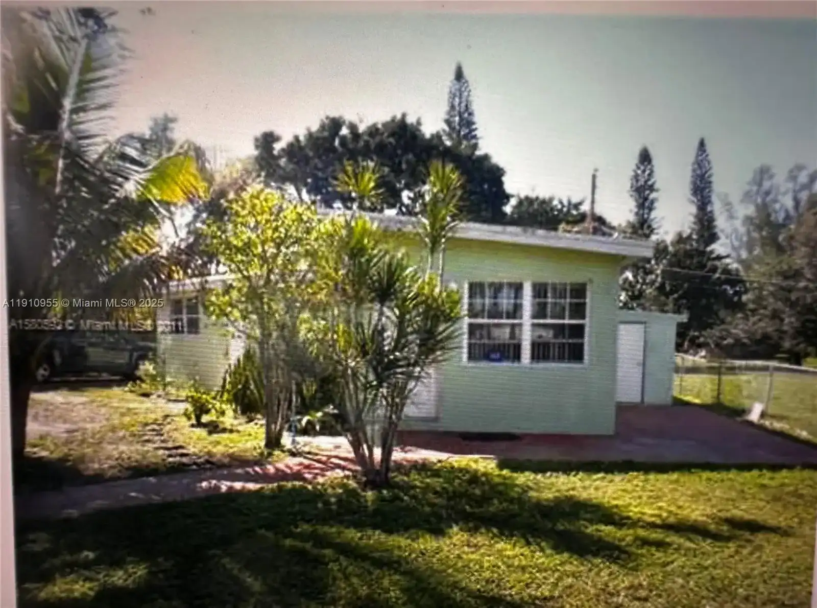 3490 SW 56th Ave, West Park FL 33023