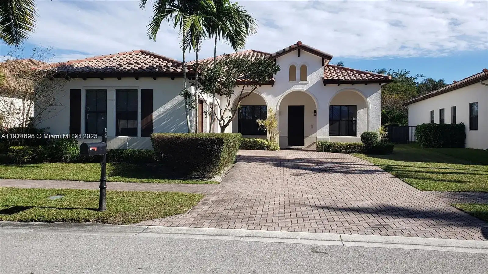 8280 NW 28th St, Cooper City FL 33024
