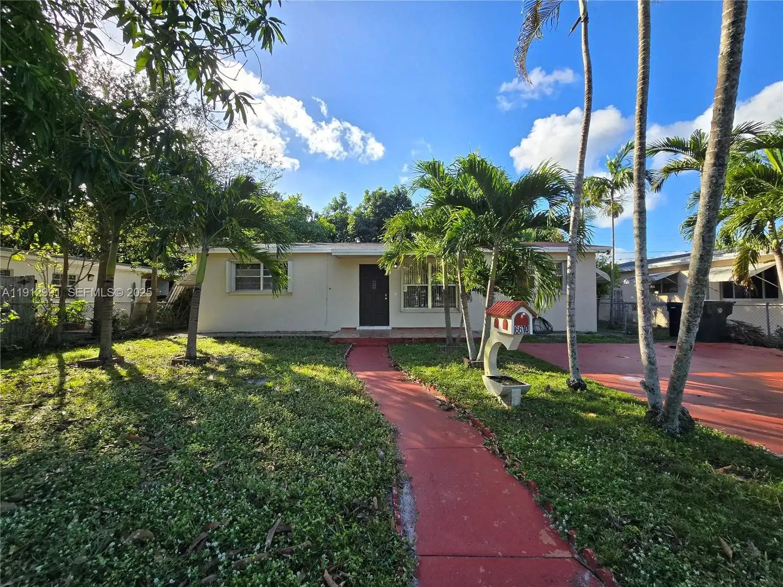 6610 NW 41st St, Virginia Gardens FL 33166