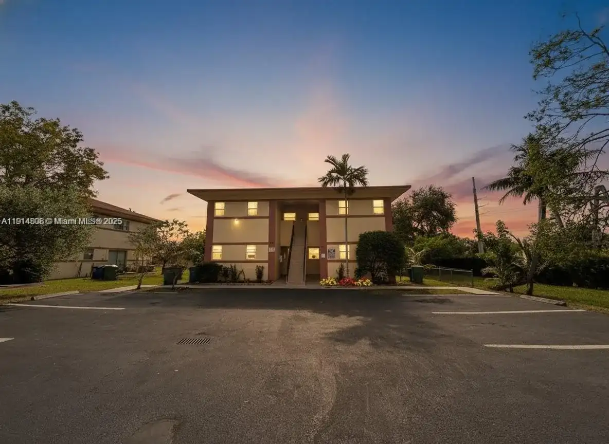 825 SW 10th St, Hallandale Beach FL 33009