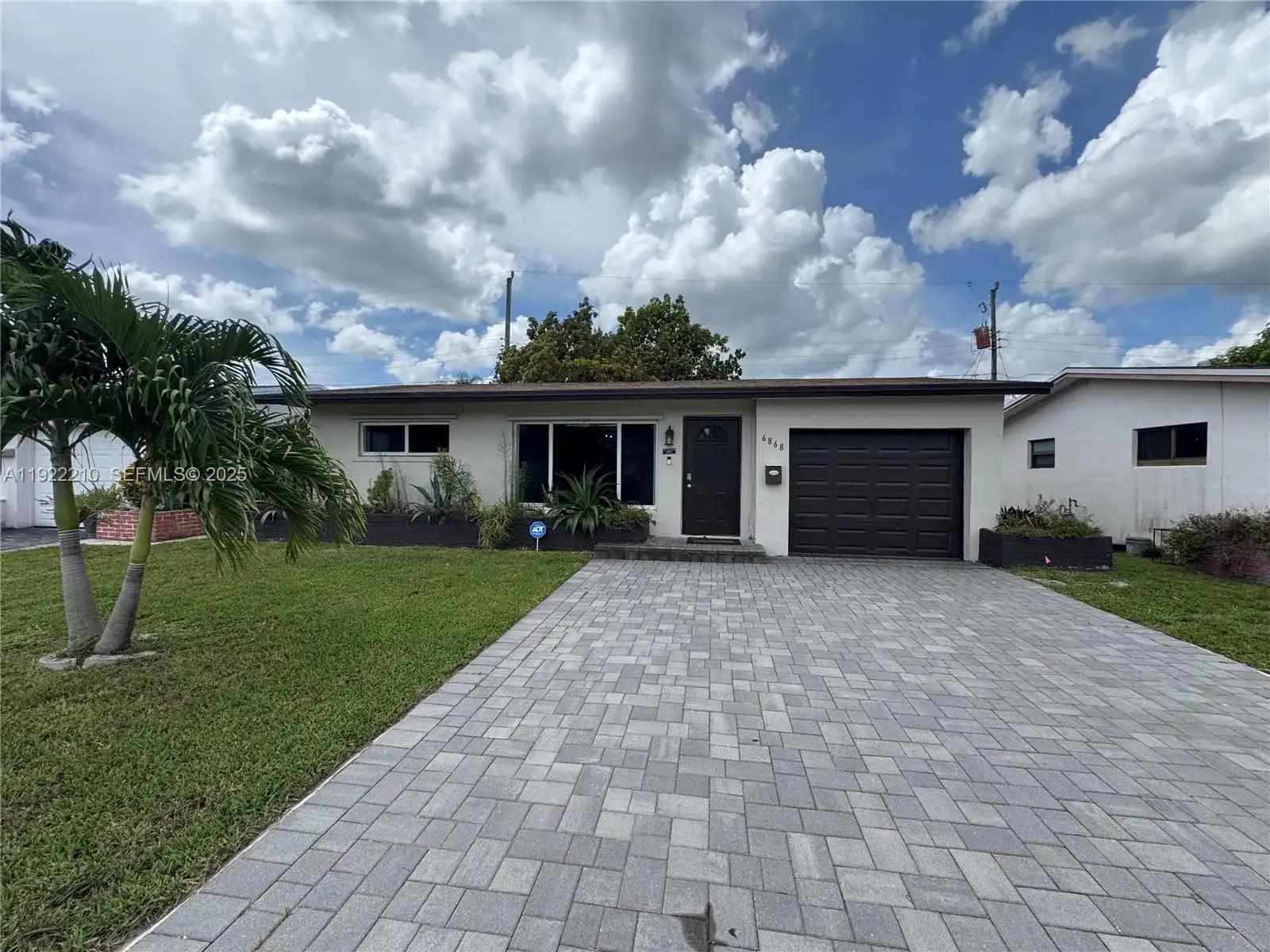 6868 NW 28th St, Sunrise FL 33313