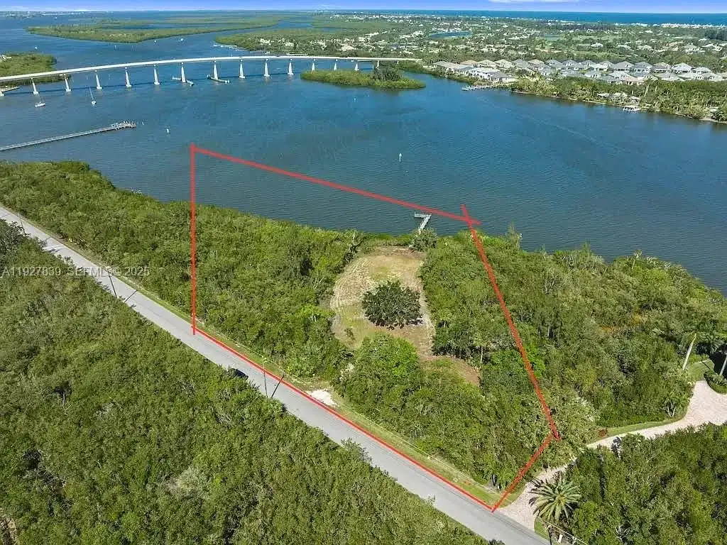 250 Live Oak Dr, Vero Beach FL 32963