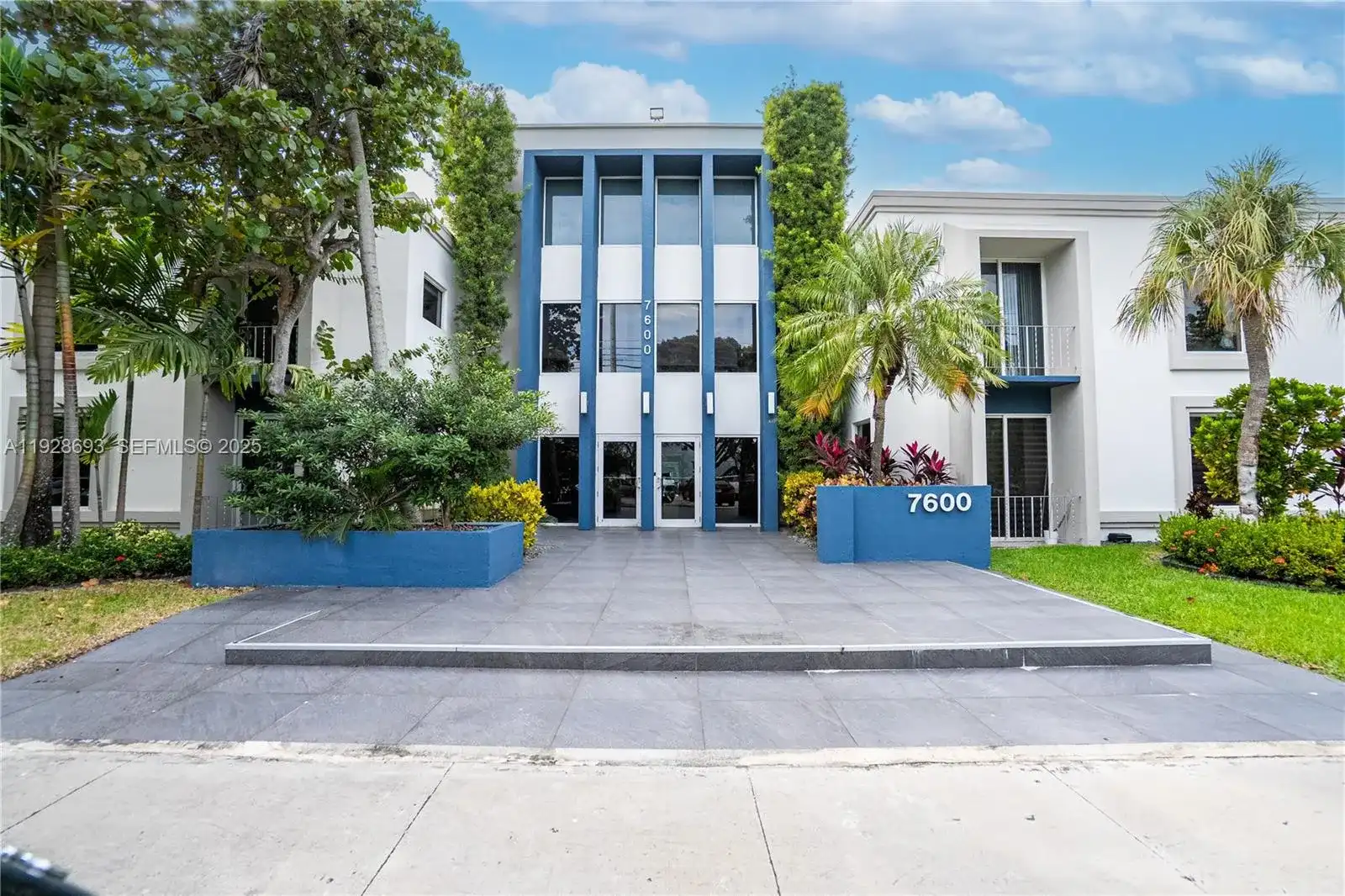 7600 S Red Rd, South Miami FL 33143
