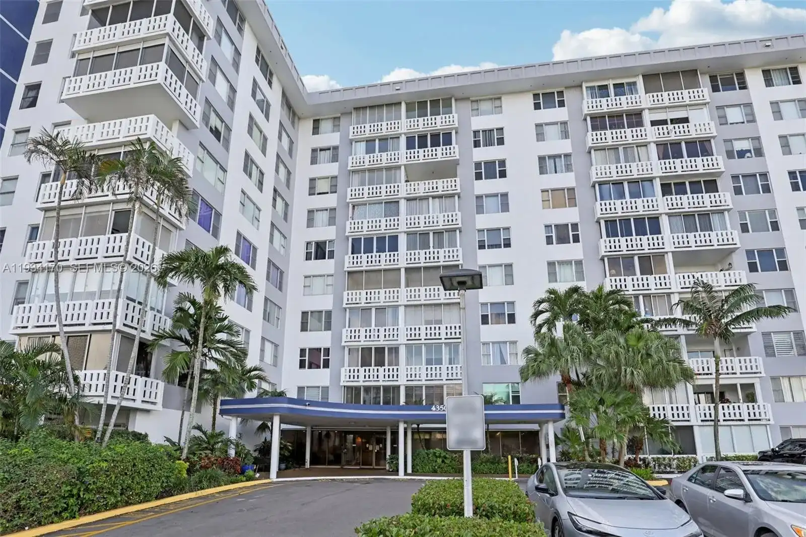 4350 Hillcrest Dr # 702, Hollywood FL 33021