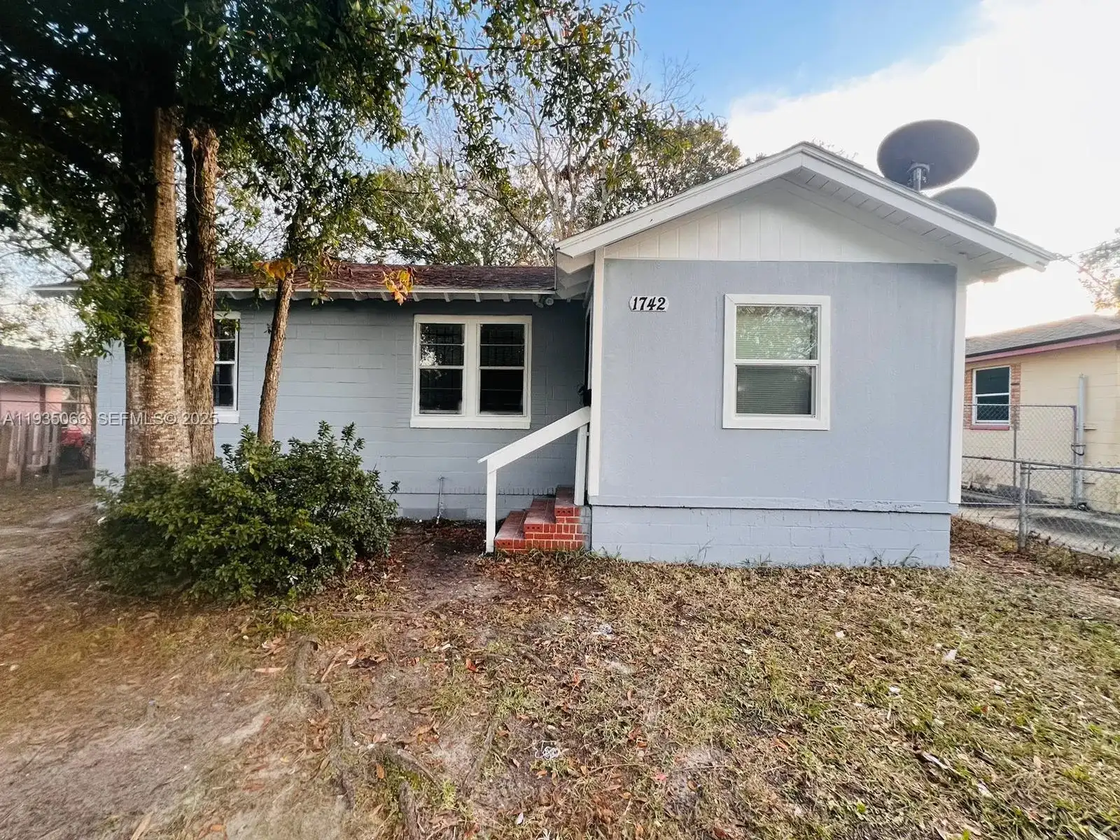 1742 W, Jacksonville FL 32209