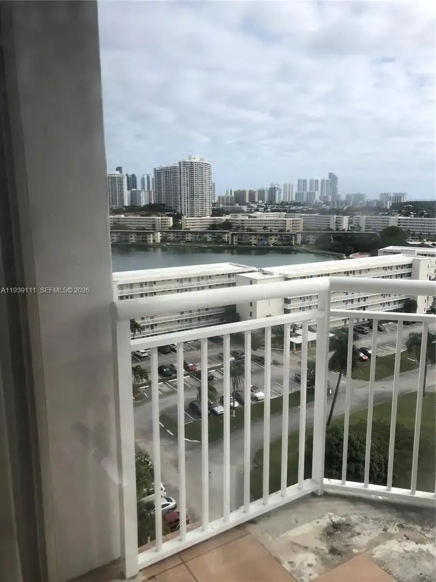 18011 Biscayne Blvd # 1403, Aventura FL 33160