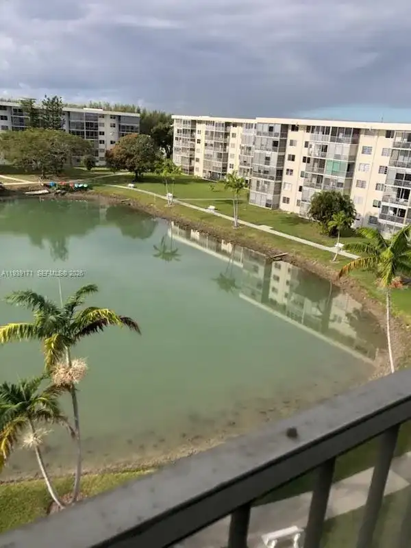 2855 Leonard Dr # H606, Aventura FL 33160