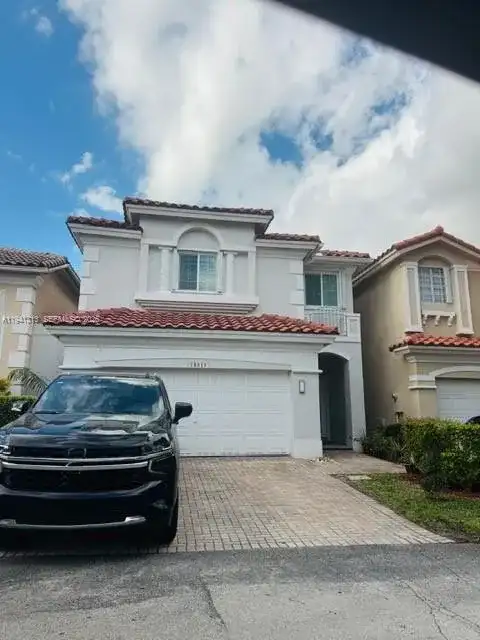 10919 NW 67th Ter, Doral FL 33178