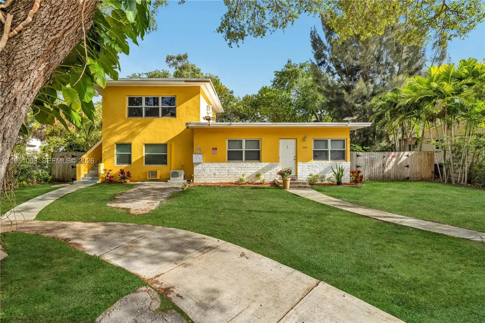 655 NE 122nd St, North Miami FL 33161
