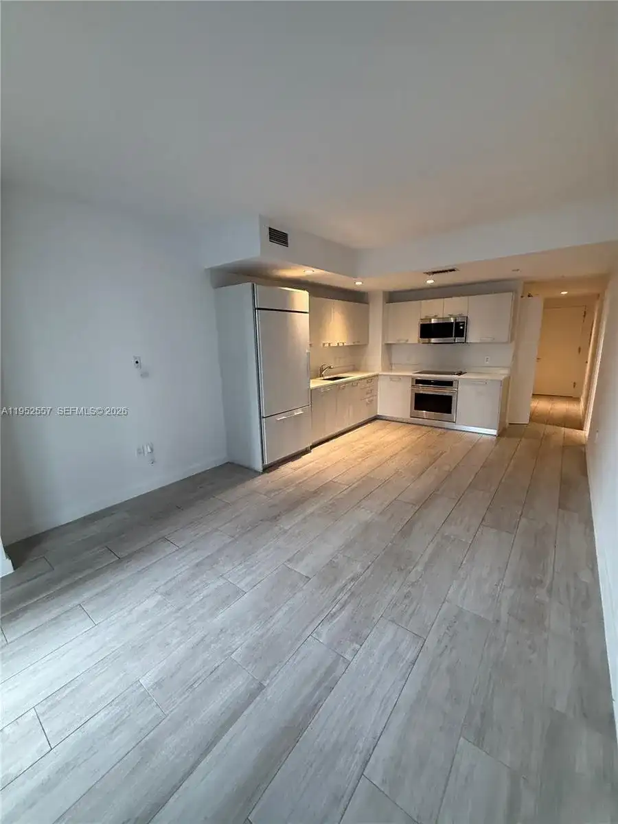 45 SW 9th St # 1004, Miami FL 33130