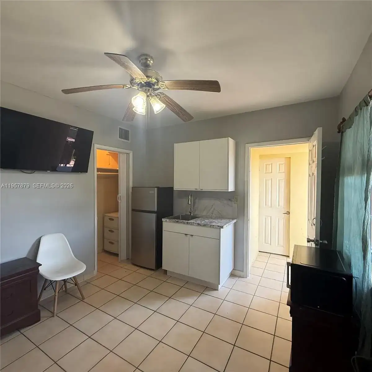 275 W 16th St # 0, Hialeah FL 33010