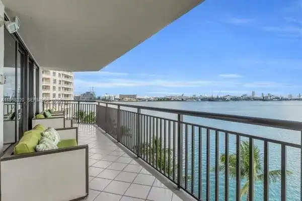 540 Brickell Key Dr # 832, Miami FL 33131