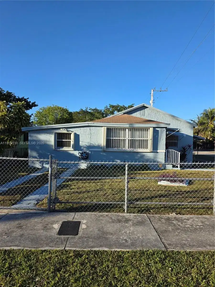 2401 NW 56th St, Miami FL 33142