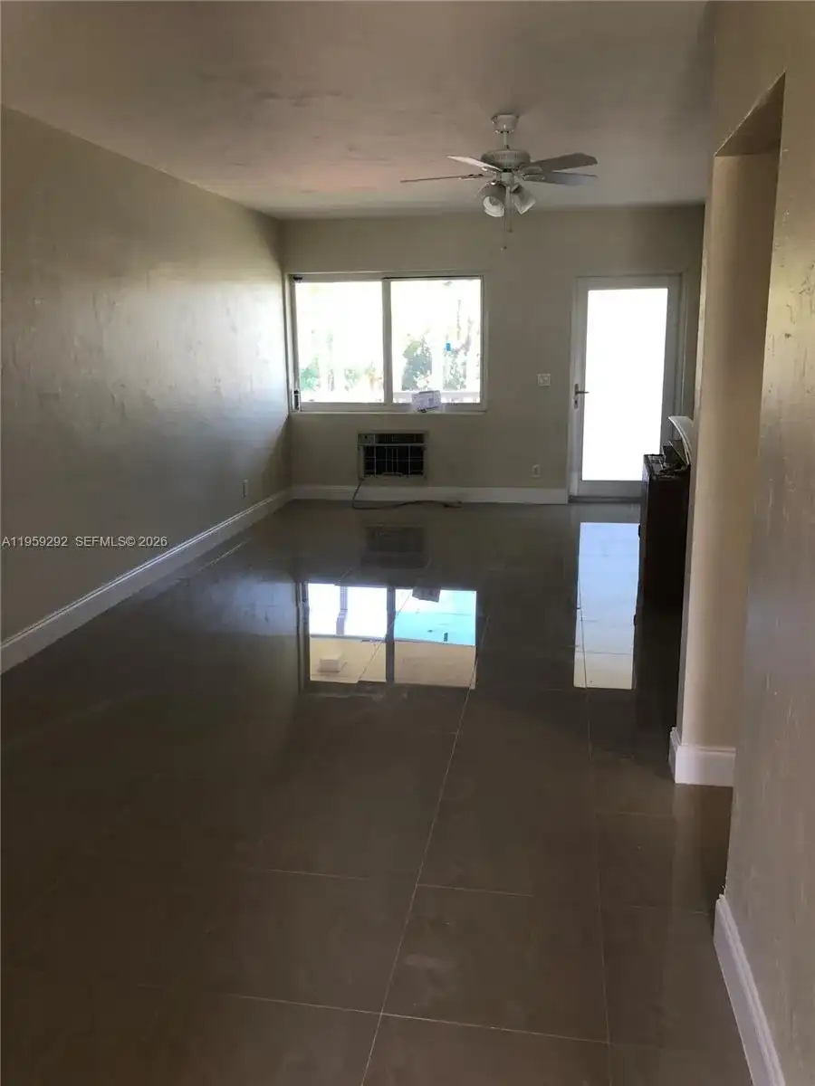 600 Layne Blvd # 208, Hallandale Beach FL 33009