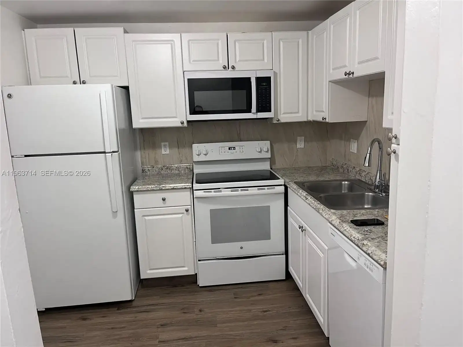 1505 Crescent Cir # B21, Lake Park FL 33403