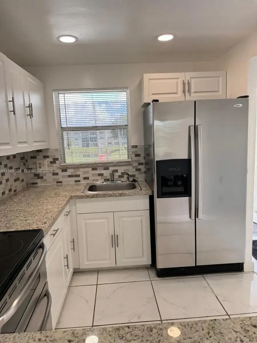 8135 Sunrise Lakes Blvd # 205, Sunrise FL 33322
