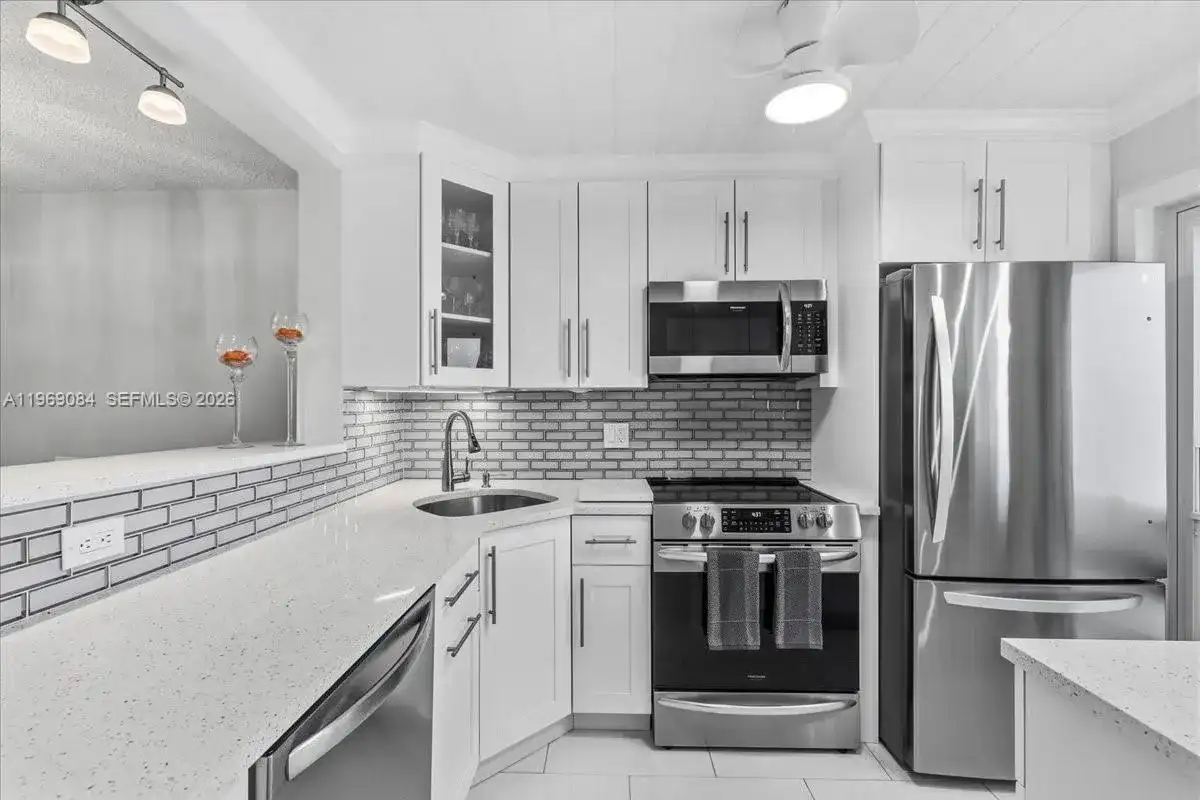 3201 NE 8th St # 405, Pompano Beach FL 33062