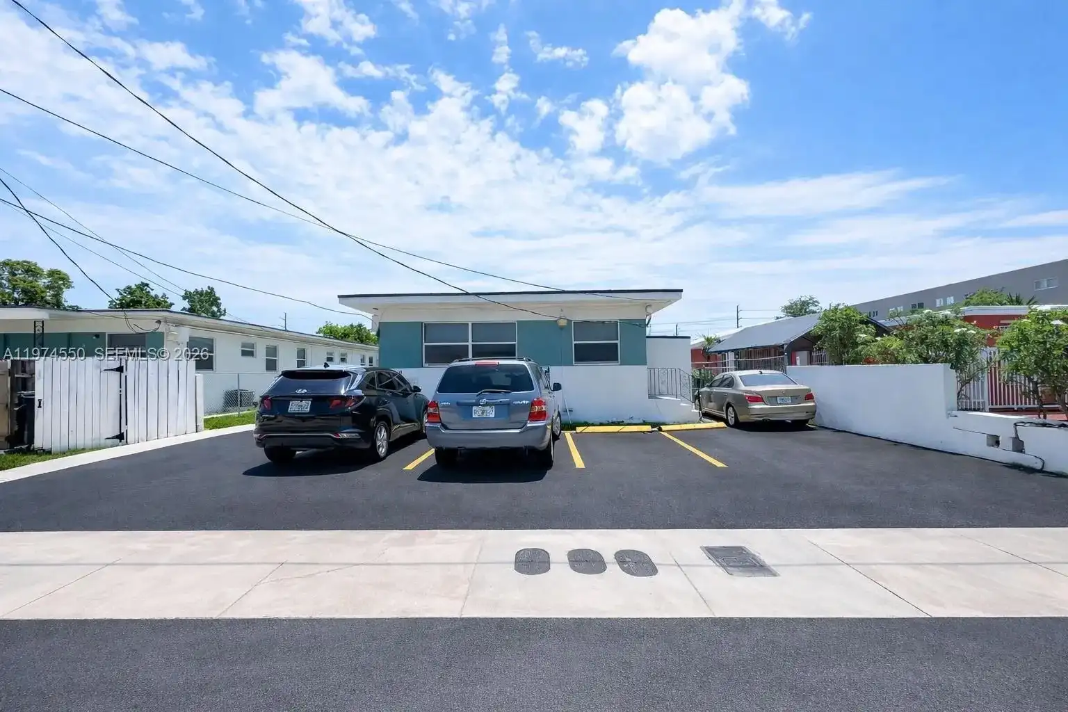 2150 NW 24th St, Miami FL 33142