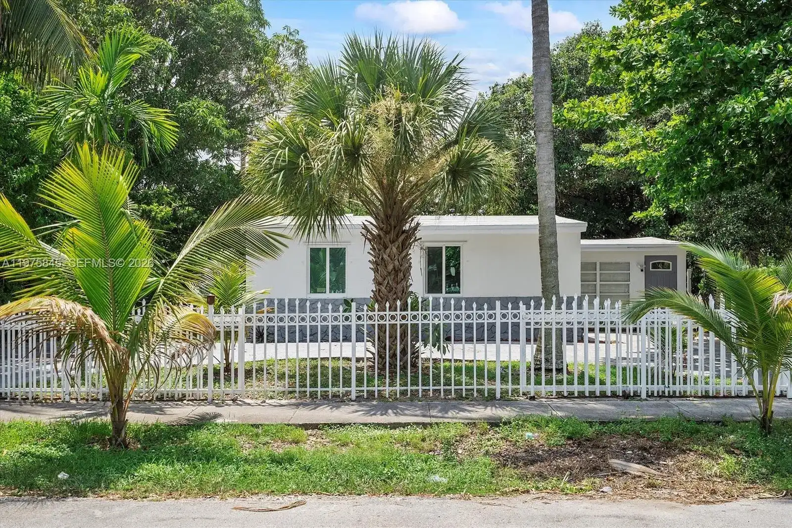 4520 SW 38th St, West Park FL 33023