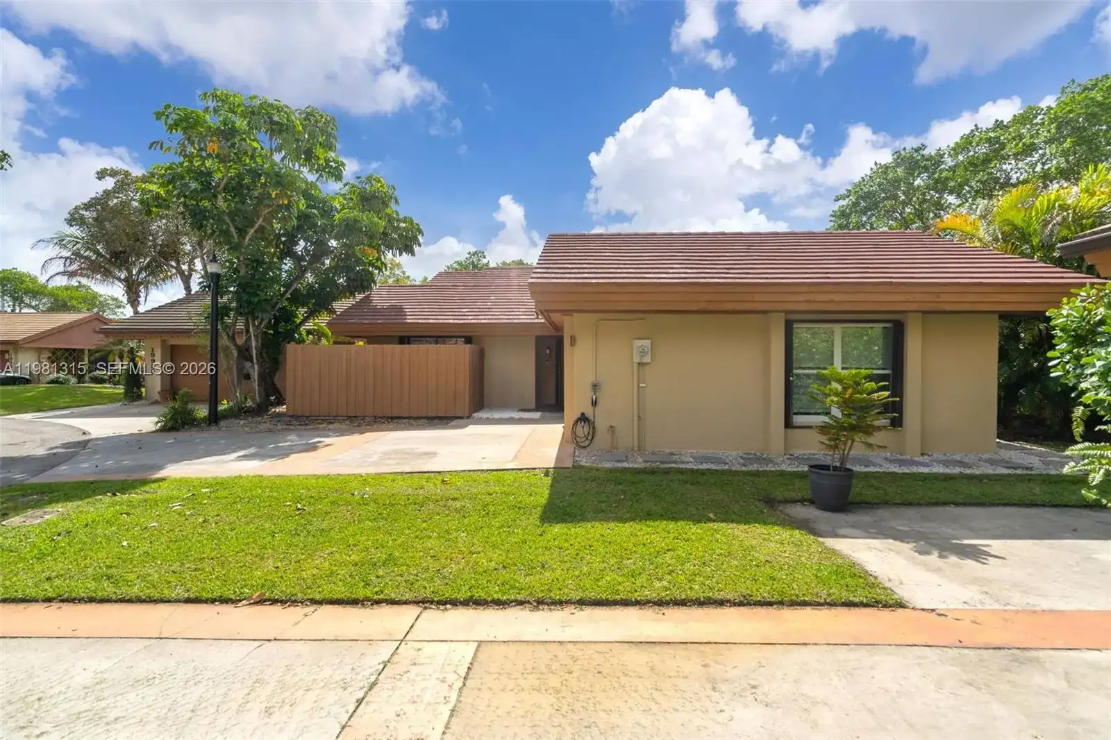 19951 NE 10th Place Way, Miami FL 33179