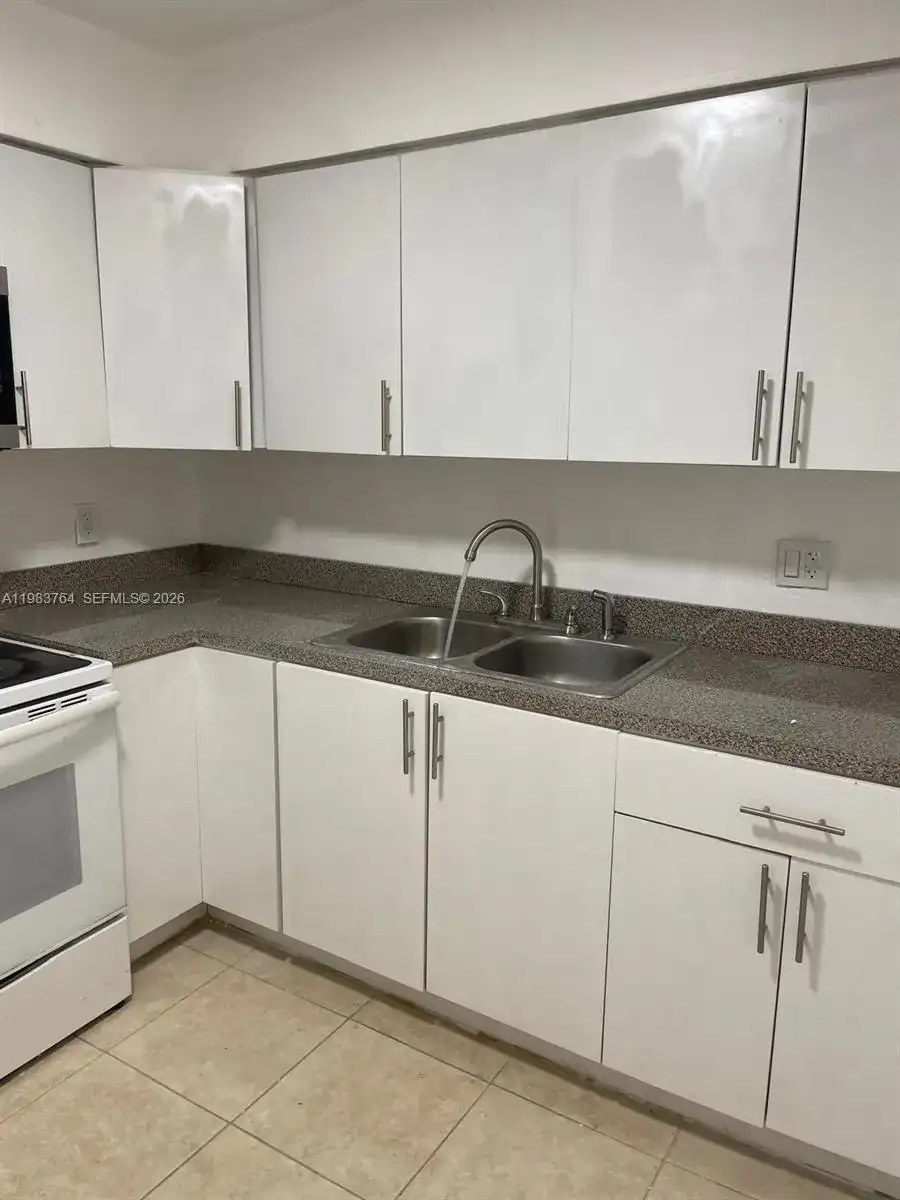 210 NE 40th Ct, Oakland Park FL 33334