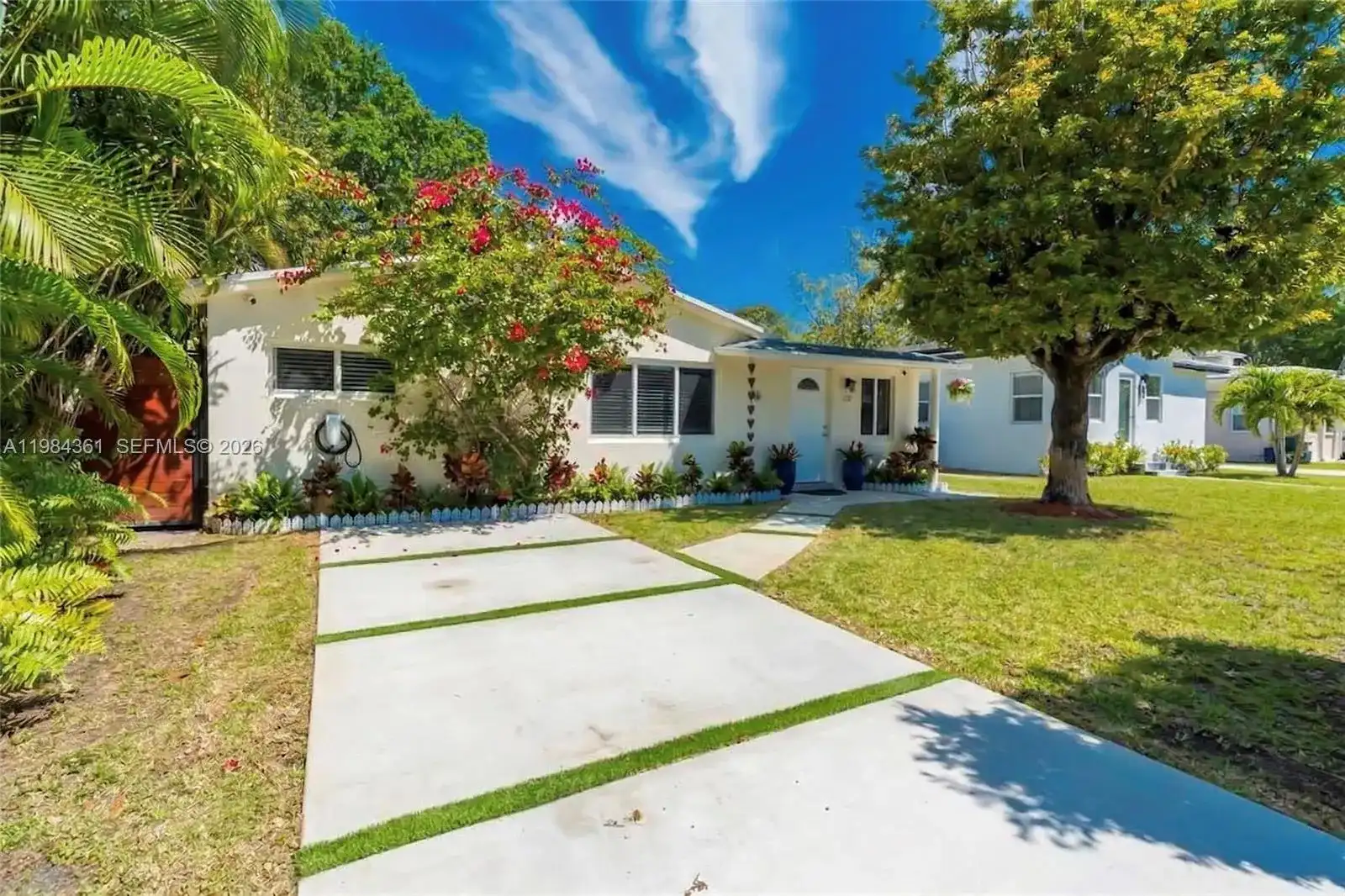 222 SW 7th St, Dania Beach FL 33004