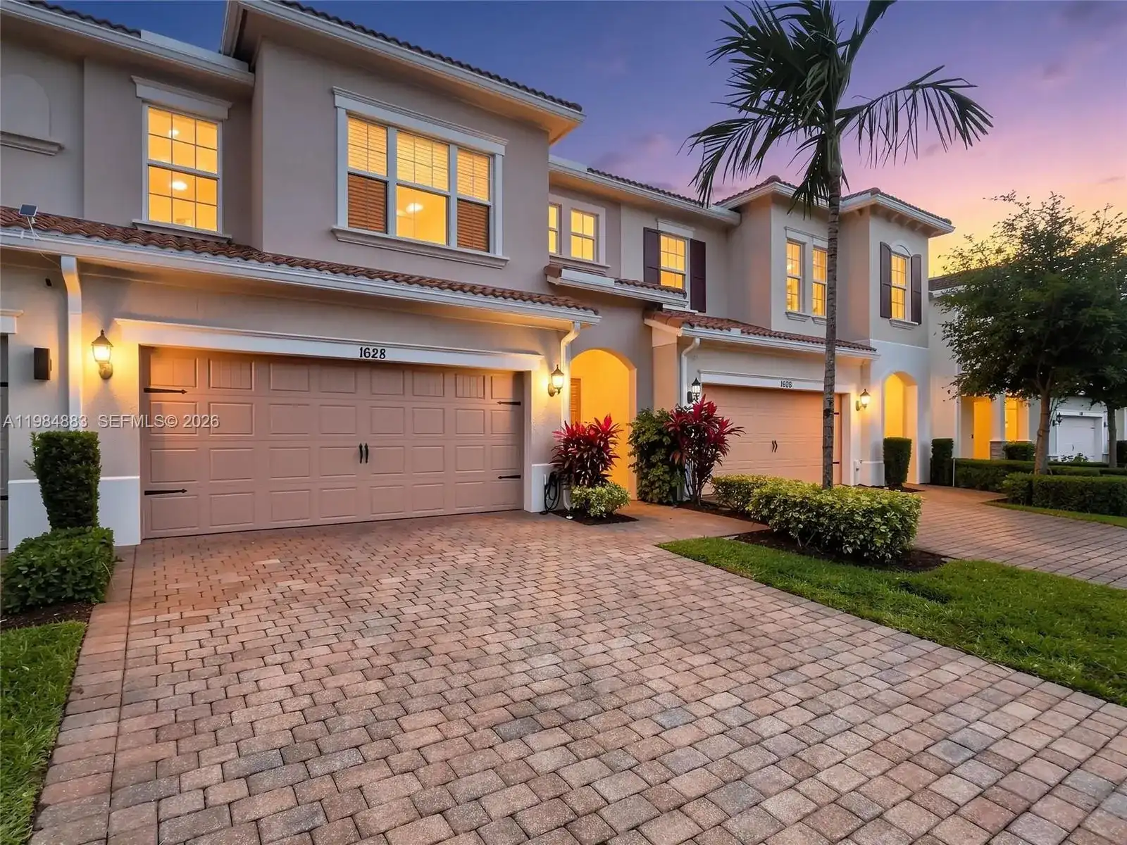 1628 Myrtle Oak Ter, Hollywood FL 33021