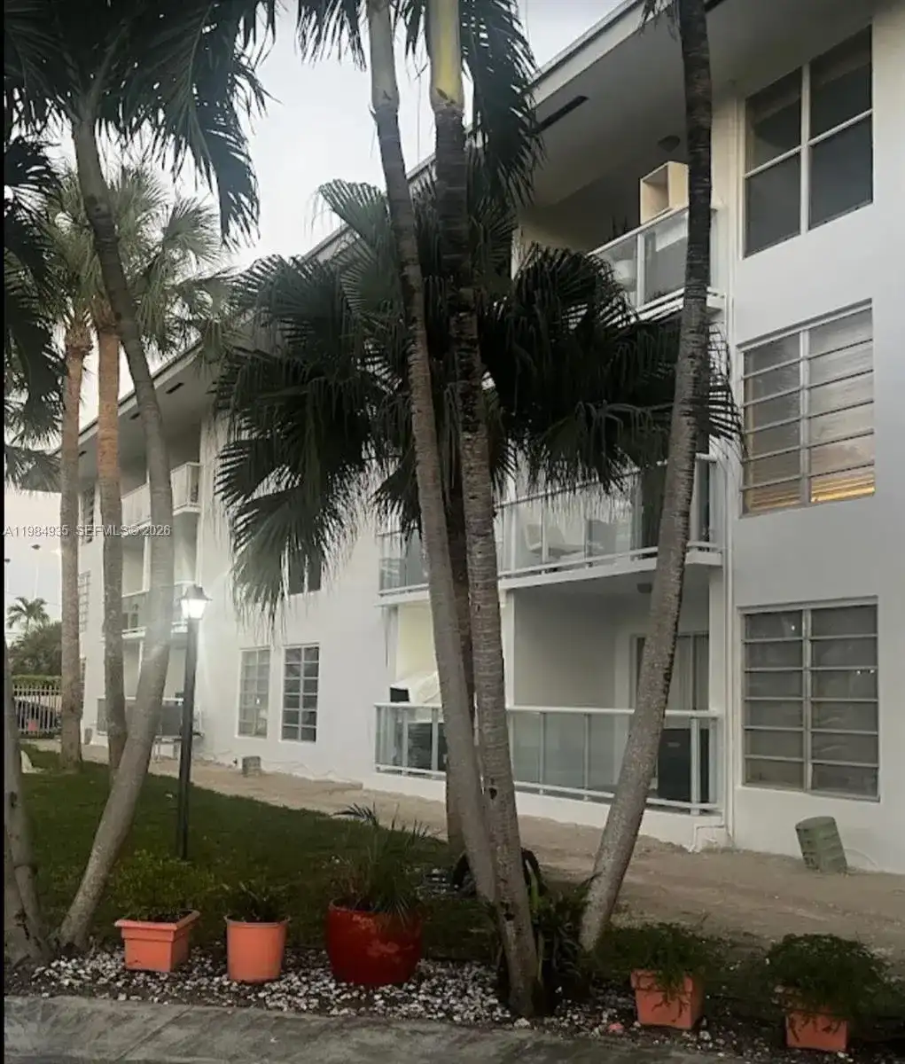 1600 NE 114th St # 104, North Miami Beach FL 33181