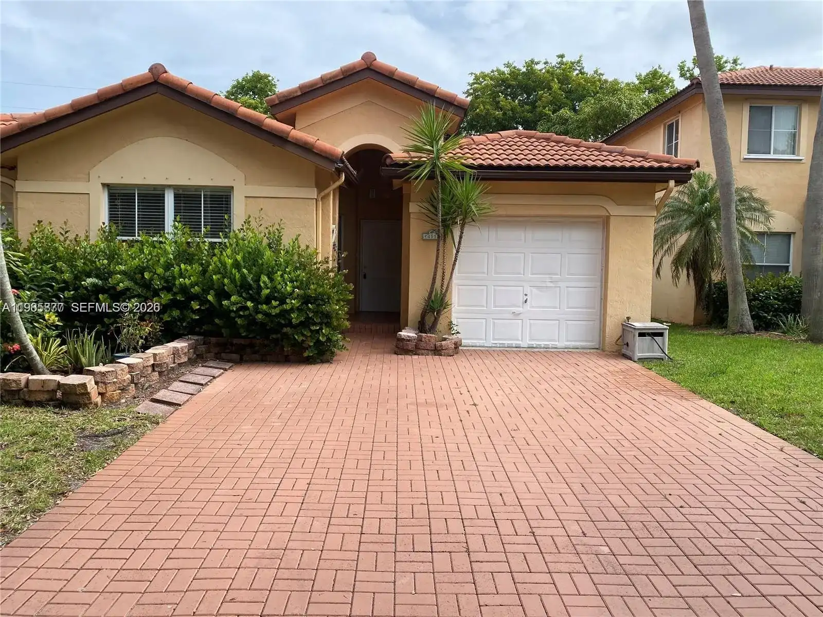 14117 N Forest Oak Cir, Davie FL 33325