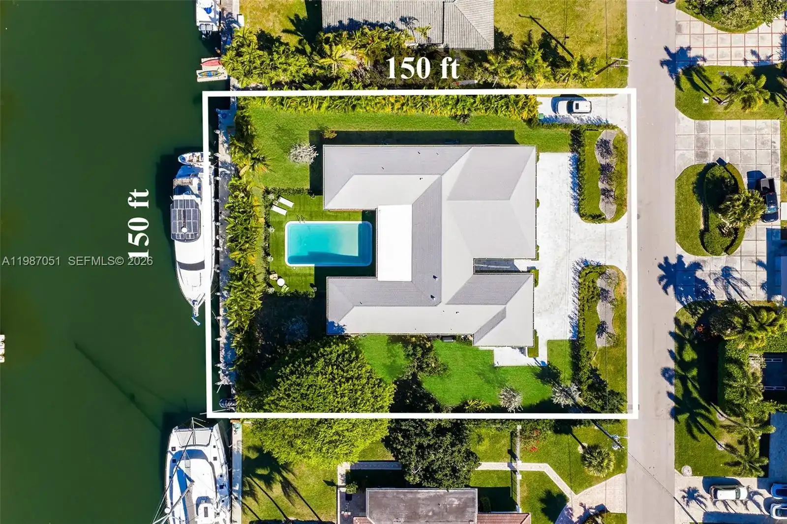 424 Alamanda Dr, Hallandale Beach FL 33009