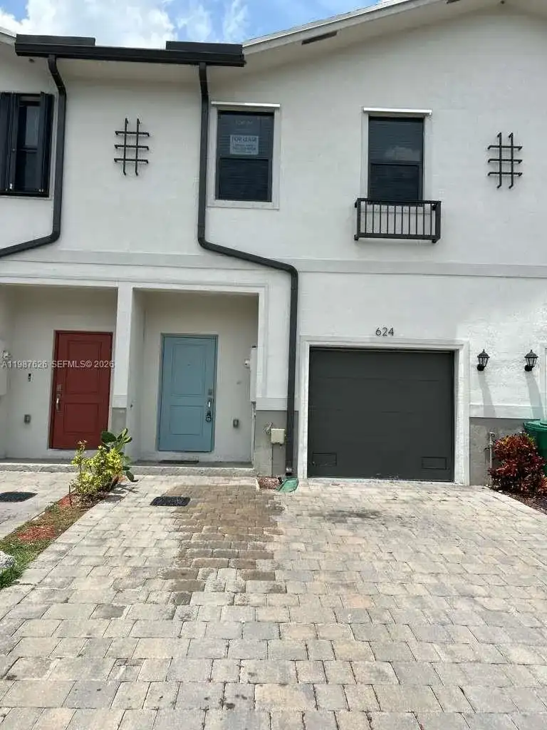 624 SW 12th St, Florida City FL 33034