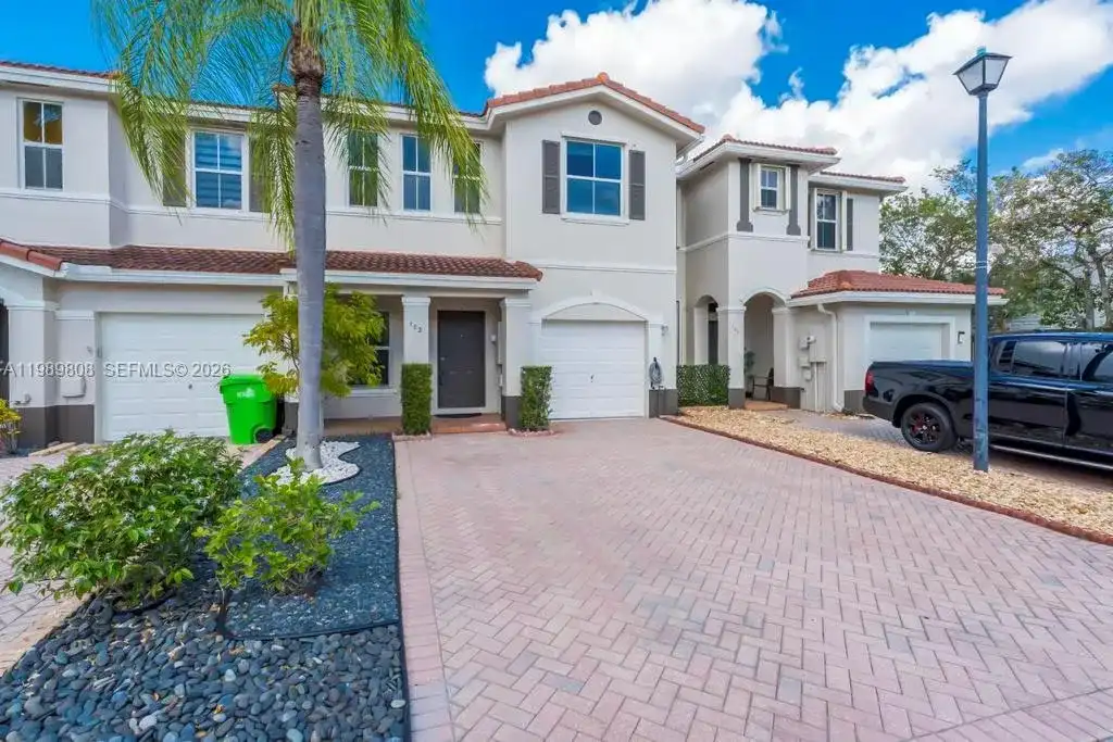 102 Riverwalk Cir, Sunrise FL 33326