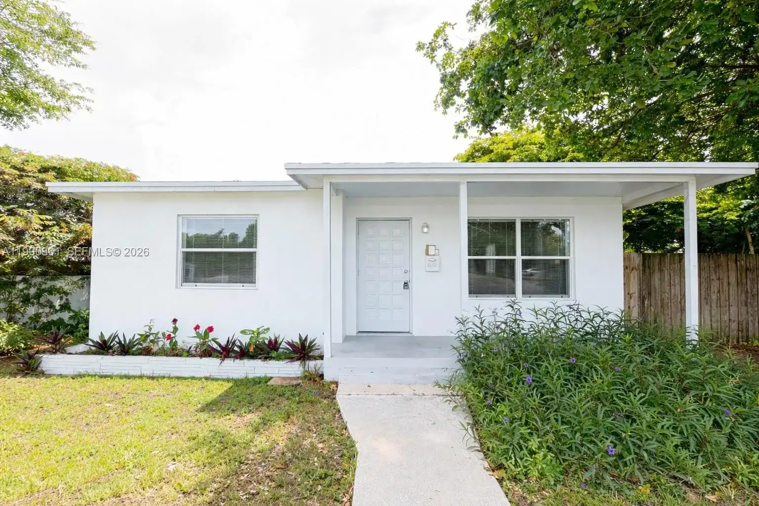 655 SW 6th St, Hallandale Beach FL 33009